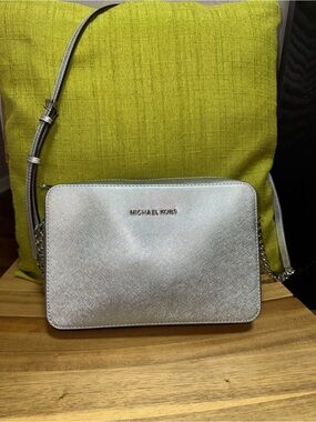 Michael Kors Jet Set Travel Large East West Crossbody Bag